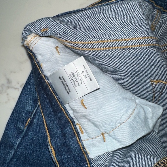 Blue Jeans​​​ - Picture 8 of 10